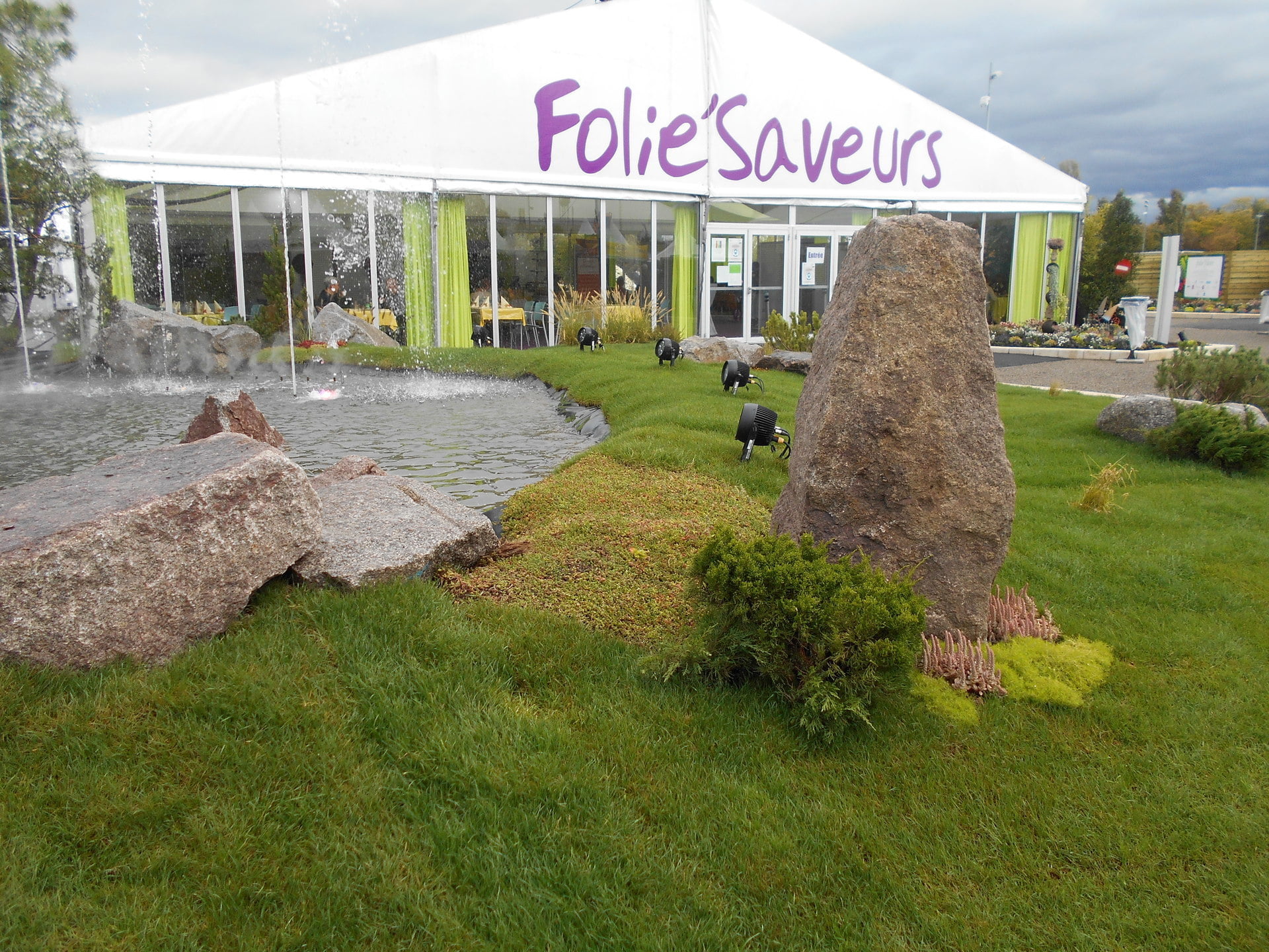 Exposition Folie Flore à Mulhouse - Tableau Floral Tapis Précultivés